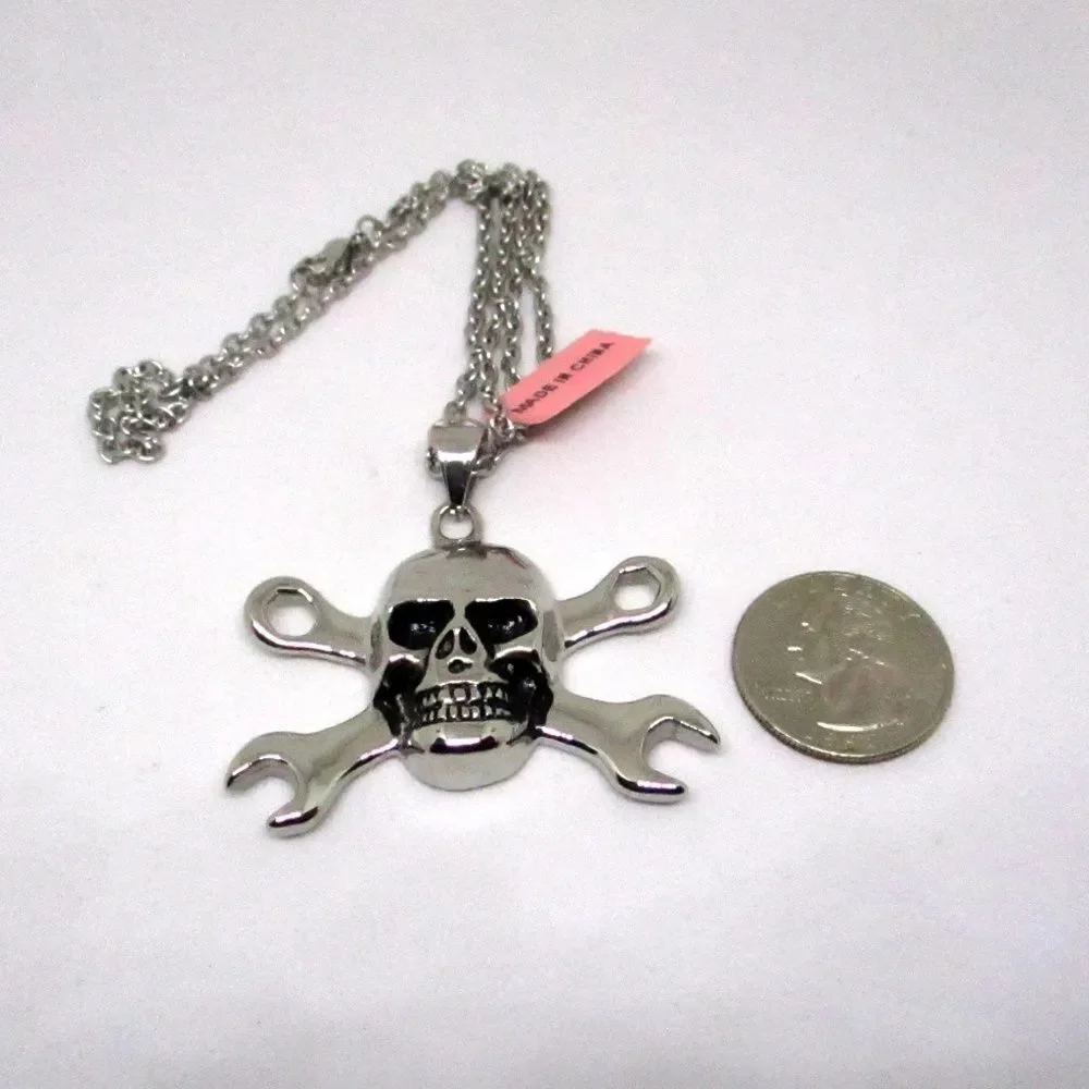 Crossbone Skeleton Men Pendant 20 in Chain